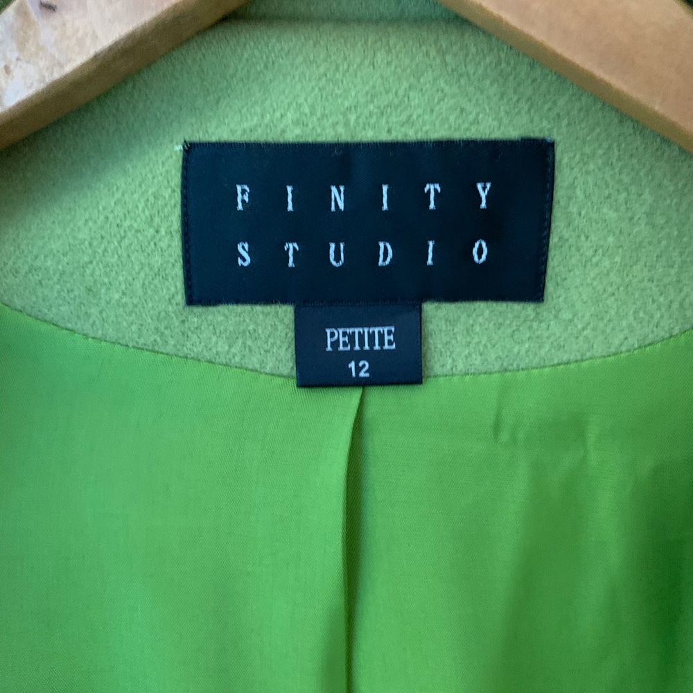 Finity Studio Green Jacket - Picture 8 of 8